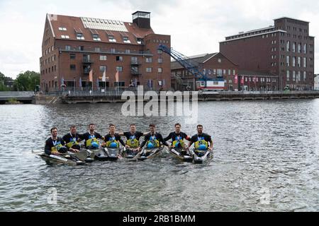 Il team KSV Havelbrueder Berlin vince le finali del 2023, il team KGW Essen festeggia con la medaglia d'argento, finale: KSV Havelbrueder Berlin - KG Wanderfalke Essen, canoa polo, speed canoe polo maschile il 6 luglio 2023 a Duesseldorf/Germania. La finale 2023 Reno-Ruhr dal 06,07 al 09.07.2023 Foto Stock