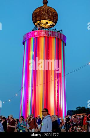 Ribbon Tower Glastonbury Festival di notte a Pilton UK Foto Stock