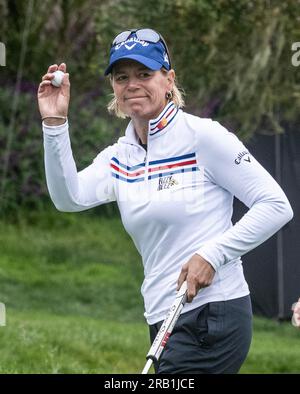 Pebble Beach, Stati Uniti. 6 luglio 2023. Annika Sorenstam reagisce ad un uccello putt sul 14 ° verde nel round uno degli Stati Uniti delle donne Aperto a Pebble Beach, California, giovedì 6 luglio 2023. Foto di Terry Schmitt/UPI credito: UPI/Alamy Live News Foto Stock