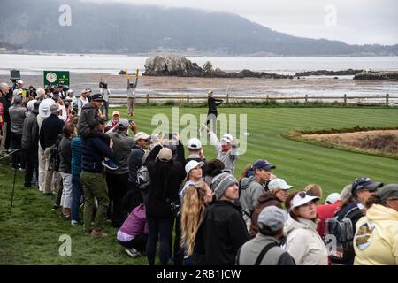 Pebble Beach, Stati Uniti. 6 luglio 2023. Lexi Thompson colpisce la diciottesima tee durante il primo round degli Stati Uniti femminili Aperto a Pebble Beach, California, giovedì 6 luglio 2023. Foto di Terry Schmitt/UPI credito: UPI/Alamy Live News Foto Stock