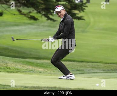 Pebble Beach, Stati Uniti. 6 luglio 2023. Lexi Thompson reagisce a una quasi mancata sul 16 ° verde durante il primo round della Women's U.S. Aperto a Pebble Beach, California, giovedì 6 luglio 2023. Foto di Terry Schmitt/UPI credito: UPI/Alamy Live News Foto Stock