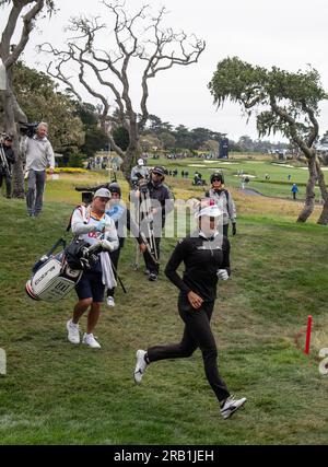 Pebble Beach, Stati Uniti. 6 luglio 2023. Lexi Thompson corre fino al diciassettesimo tee durante il primo round degli Stati Uniti femminili Aperto a Pebble Beach, California, giovedì 6 luglio 2023. Foto di Terry Schmitt/UPI credito: UPI/Alamy Live News Foto Stock