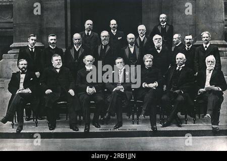 La Conferenza coloniale del 1902, prima fila sinistra-destra: Sir Robert Bond (Premier della Colonia di Terranova), Richard Seddon (primo Ministro della nuova Zelanda), Sir Wilfrid Laurier (primo Ministro del Canada), Joseph Chamberlain (Segretario di Stato per le colonie (Presidente)), Sir Edmund Barton (primo Ministro dell'Australia), Sir Albert Henry Hime (Primo Ministro del Natal), Thomas Fuller (Agente generale della Colonia del Capo) Foto Stock