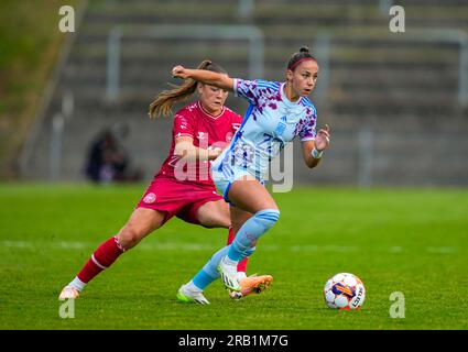 Gladsaxe Stadium, Copenhagen, Danimarca. 5 luglio 2023. Athenea del Castillo (Spagna) controlla la palla durante una partita amichevole delle donne UEFA, Danimarca contro Spagna, al Gladsaxe Stadium, Copenaghen, Danimarca. Kim Price/CSM/Alamy Live News Foto Stock