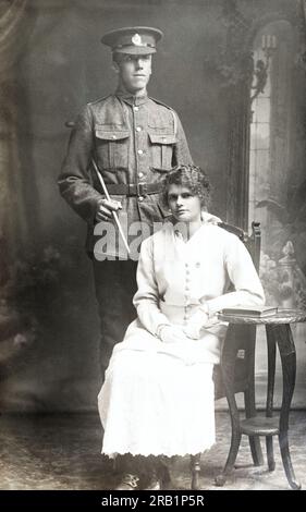 Un soldato dei Royal Engineers con sua moglie durante la prima guerra mondiale. Foto Stock