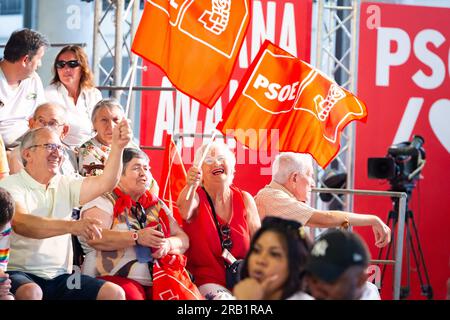 Madrid, Spagna. 6 luglio 2023. Un gruppo di elettori ha visto durante l'atto di apertura della celebrazione del partito PSOE a Madrid per avviare la campagna per le prossime elezioni generali del 23 luglio. (Foto di Alberto Gardin/SOPA Images/Sipa USA) credito: SIPA USA/Alamy Live News Foto Stock