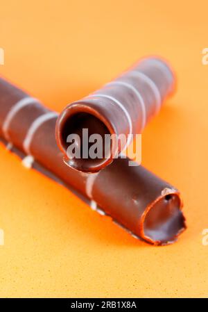 Cuchufli, cialda ripiena di caramello e ricoperta di cioccolato Foto Stock