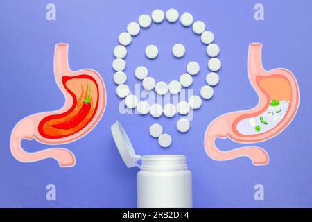 Pillole antiacide per bruciore di stomaco, faccia felice fatta di farmaci che simboleggiano il risultato del trattamento su sfondo di colore, lastra piatta. Pepe peperoncino in fiamme come aci Foto Stock