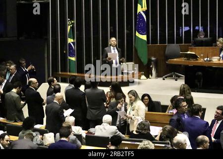 Brasilia, Distrito Federal, Brasil. 6 luglio 2023. Brasilia (DF), 07/06/2023 - POLITICA/CAMERA/RIFORMA FISCALE - Plenaria PEC n. 45/2019 riforma del sistema fiscale proposta di emendamento alla Costituzione i Round; nella notte di questo giovedì 6 luglio 2023 alla camera dei deputati di Brasilia. (Foto: Frederico Brasil/Thenews2/Zumapress) (immagine di credito: © Frederico Brasil/TheNEWS2 via ZUMA Press Wire) SOLO USO EDITORIALE! Non per USO commerciale! Foto Stock