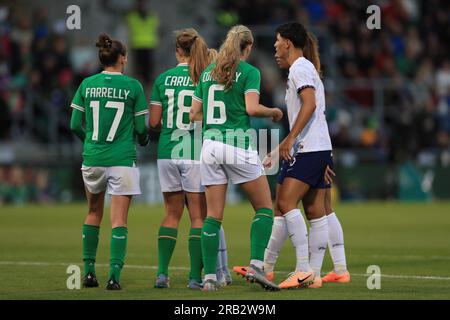 Dublino, Irlanda. 6 luglio 2023. L'Irlanda si difende con Elisa de Almeida (Paris Saint Germain) in attesa dell'angolo. (Hugh de Paor/SPP) credito: SPP Sport Press Photo. /Alamy Live News Foto Stock