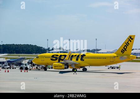 Un aereo di linea Spirit Airlines Airbus A320 passeggeri sulla rampa dell'aeroporto internazionale di Myrtle Beach a Myrtle Beach, South Carolina, USA. Foto Stock