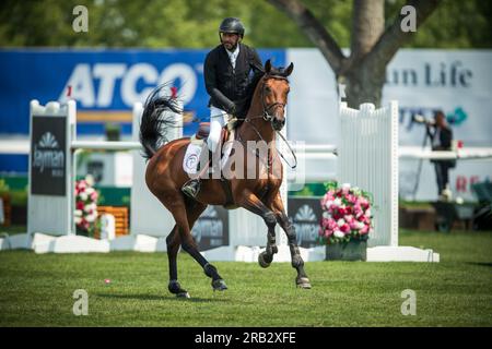 Patricio Pasquel del Messico gareggia nel Rolex North American Grand Prix a Spruce Meadows. Foto Stock