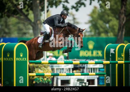 Patricio Pasquel del Messico gareggia nel Rolex North American Grand Prix a Spruce Meadows. Foto Stock