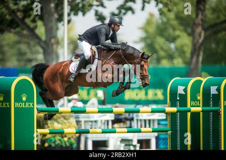 Patricio Pasquel del Messico gareggia nel Rolex North American Grand Prix a Spruce Meadows. Foto Stock