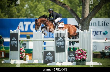 Patricio Pasquel del Messico gareggia nel Rolex North American Grand Prix a Spruce Meadows. Foto Stock