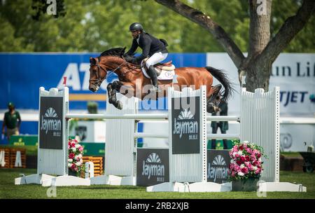 Patricio Pasquel del Messico gareggia nel Rolex North American Grand Prix a Spruce Meadows. Foto Stock