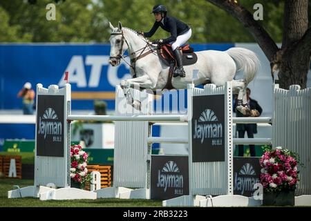 Hannah Selleck degli Stati Uniti gareggia nel Rolex North American Grand Prix a Spruce Meadows. Foto Stock