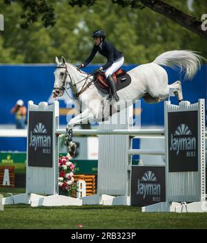 Hannah Selleck degli Stati Uniti gareggia nel Rolex North American Grand Prix a Spruce Meadows. Foto Stock