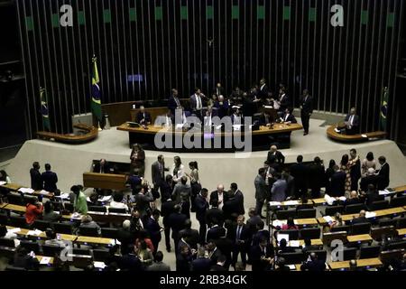 Brasilia, Distrito Federal, Brasil. 6 luglio 2023. Brasilia (DF), 07/06/2023 - POLITICA/CAMERA/RIFORMA FISCALE - Plenaria PEC n. 45/2019 riforma del sistema fiscale proposta di emendamento alla Costituzione i Round; nella notte di questo giovedì 6 luglio 2023 alla camera dei deputati di Brasilia. (Foto: Frederico Brasil/Thenews2/Zumapress) (immagine di credito: © Frederico Brasil/TheNEWS2 via ZUMA Press Wire) SOLO USO EDITORIALE! Non per USO commerciale! Foto Stock