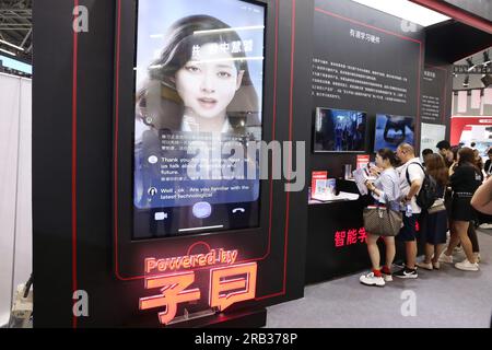 Shanghai, Cina. 7 luglio 2023. SHANGHAI, CINA - 6 LUGLIO 2023 - Visitors experience NetEase Youdao Learning software al WAIC 2023 di Shanghai, Cina, 6 luglio 2023. (Foto di Costfoto/NurPhoto) credito: NurPhoto SRL/Alamy Live News Foto Stock