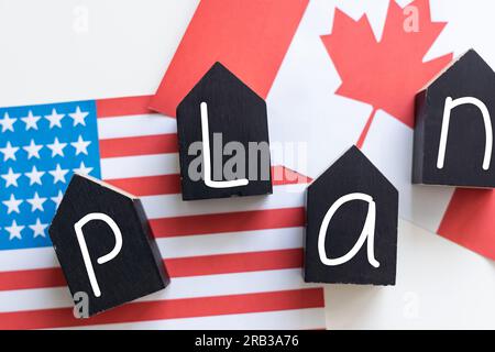 Frammenti delle bandiere nazionali degli Stati Uniti e del Canada in primo piano Foto Stock