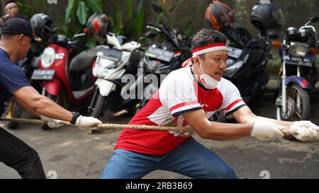 Bogor, Indonesia - 12 agosto 2023: Concorso di tiro alla fune, giorno dell'indipendenza indonesiana Foto Stock