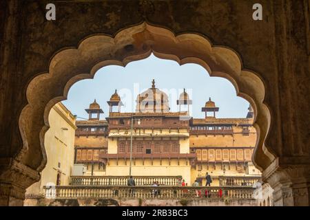 Jahangir Mahal a Orchha, Madhya Pradesh, India. Jahangir Mahal fu costruito nel XVII secolo. Foto Stock