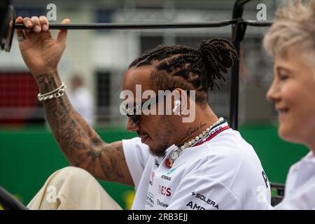 Spielberg, Austria - 02 LUGLIO 2023, #44 Lewis Hamilton (GBR, Mercedes), sfilata piloti, FIA F1 Austrian Grand Prix Foto Stock