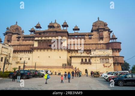 ORCHHA, MADHYA PRADESH, INDIA - 27 DICEMBRE 2021: Jahangir Mahal a Orchha. Jahangir Mahal fu costruito nel XVII secolo. Foto Stock