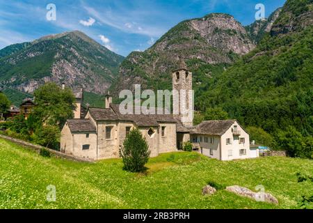 Chiesa cattolica nel villaggio di peccia, Valle Maggia o Valle Maggia Foto Stock