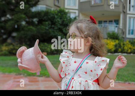 29 giugno 2023: Mersin, Turkiye. 26 giugno 2023. I bambini visitano la zona di Liparis della città di Mersin durante il festival musulmano di Eid al-Adha. Mersin è una città portuale situata lungo la costa mediterranea della Turchia meridionale (Credit Image: © Zakariya Yahya/IMAGESLIVE via ZUMA Press Wire) SOLO PER USO EDITORIALE! Non per USO commerciale! Foto Stock