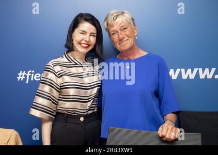 Federazione Vallonia - Bruxelles il Ministro Valerie Glatigny e Francoise Bertiaux presentano al fotografo durante una conferenza stampa del partito liberale francofono SIG. Ad annonce la nuova Federazione Vallonia - Bruxelles Ministro dell'istruzione superiore, della promozione sociale dell'istruzione, della ricerca scientifica, ospedali universitari, giovani aiutanti, Promozione di Bruxelles, gioventù e sport, venerdì 07 luglio 2023 presso la sede MR di Bruxelles. Un successore viene presentato per Valerie Glatigny, che si dimise per motivi medici. BELGA FOTO HATIM KAGHAT Foto Stock