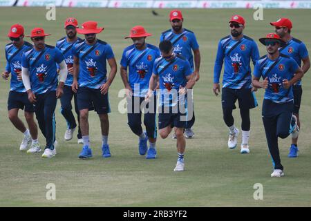 La squadra Afghanistan One Day International (ODI) partecipa alle sessioni di prove prima del loro secondo incontro ODI contro il Bangladesh allo Zahur Ahmed Chowdhury Foto Stock