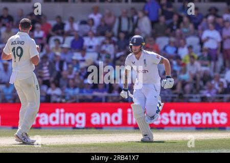 Ben Stokes, Inghilterra, fa due corse durante il LV= Insurance Ashes Third test Series Day 2 Inghilterra contro Australia allo Headingley Stadium di Leeds, Regno Unito, 7 luglio 2023 (foto di Mark Cosgrove/News Images) a Leeds, Regno Unito il 7/7/2023. (Foto di Mark Cosgrove/News Images/Sipa USA) Foto Stock