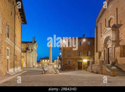 Urbino, Marche, Italia, Piazza del Rinascimento Foto Stock