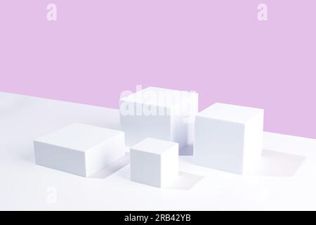 Piattaforme podio o piedistalli bianchi vuoti con sfondo rosa per l'esposizione del prodotto. Vuoto indica l'esposizione o la presentazione dei prodotti. Foto Stock