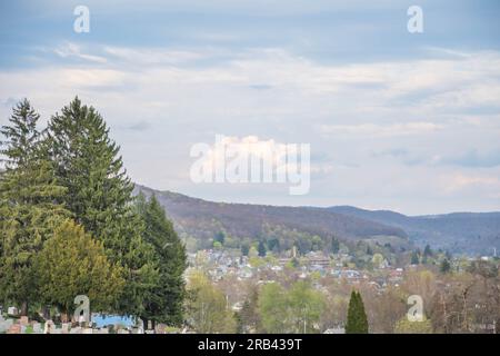 Città della valle di Bradford, Pennsylvania, panorama primaverile USA Foto Stock