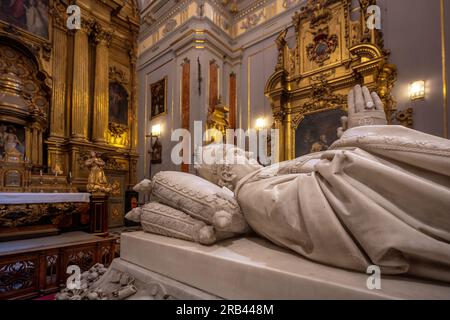 Il Cardinale Siliceo Sepulchre al Real Colegio de Doncellas Nobles (Collegio reale delle nobili Dame) - Toledo, Spagna Foto Stock