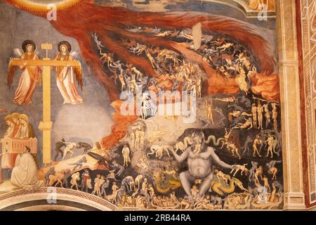 Affresco di Giotto di Bondone, Cappella degli Scrovegni, Padova - dipinto rinascimentale italiano del XIV secolo - dettaglio dell'Inferno dal giudizio universale. Foto Stock