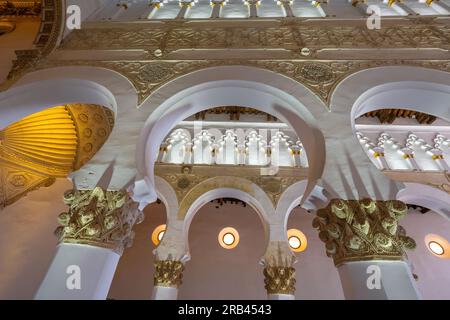 Archi alla sinagoga di Santa Maria la Blanca interno - Toledo, Spagna Foto Stock