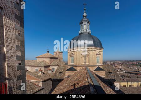 Chiesa dei Gesuiti (Chiesa di San Ildefonso) Cupola e Chiesa di San Romano - Toledo, Spagna Foto Stock