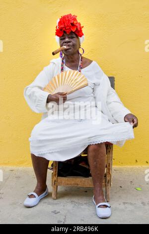 Cuba, La Habana, donna cubana Foto Stock