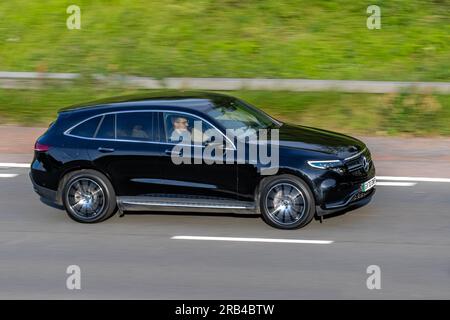 2020 Mercedes-Benz EQC 400 AMG Line 4Matic EQC400 4Matic 80 kWh EQ Electric Black Car SUV elettricità 300 kW GV700NP Foto Stock