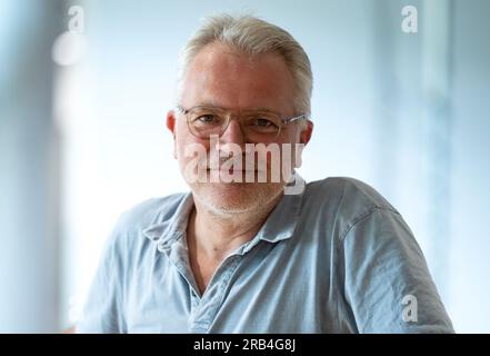 Monaco, Germania. 6 luglio 2023. Sven Burgemeister, produttore, scattato durante una sessione fotografica sul set cinematografico della serie poliziesca "München Mord". Crediti: Sven Hoppe/dpa/Alamy Live News Foto Stock