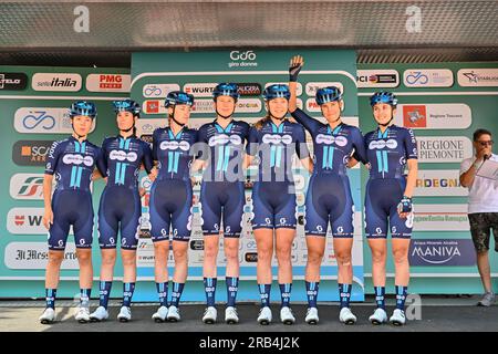 Alassio, Italia. 7 luglio 2023. Team DSM (NED) durante il giro d'Italia Women - Stage 7 - Albenga-Alassio, giro d'Italia ad Alassio, Italia, 07 luglio 2023 crediti: Agenzia fotografica indipendente/Alamy Live News Foto Stock