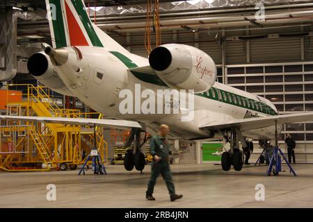 Manutenzione aeromobili l aeroporto di Malpensa Milano Italia Foto