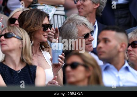 Jon Bon Jovi il quinto giorno dei campionati di Wimbledon 2023 all'All England Lawn Tennis and Croquet Club di Wimbledon. Data immagine: Venerdì 7 luglio 2023. Foto Stock