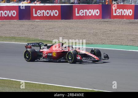 Towcester, Northants, Regno Unito. 7 luglio 2023. Carlos Sainz, Ferrari, a Silverstone durante FridaysÕ le prove del Gran Premio di F1 Aramco British Credit: Motofoto/Alamy Live News Foto Stock