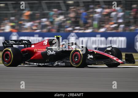 7 luglio 2023: Circuito di Silverstone, Northamptonshire, Inghilterra: Formula 1 2023 Gran Premio di Formula 1 britannico Aramco: Giornata delle prove libere; Zhou Guanyu del team Alfa Romeo-Ferrari durante la prima sessione di prove crediti: Action Plus Sports Images/Alamy Live News Foto Stock