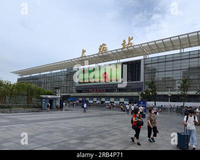 Stazione ferroviaria di Shanghai South Plaza di giorno Foto Stock